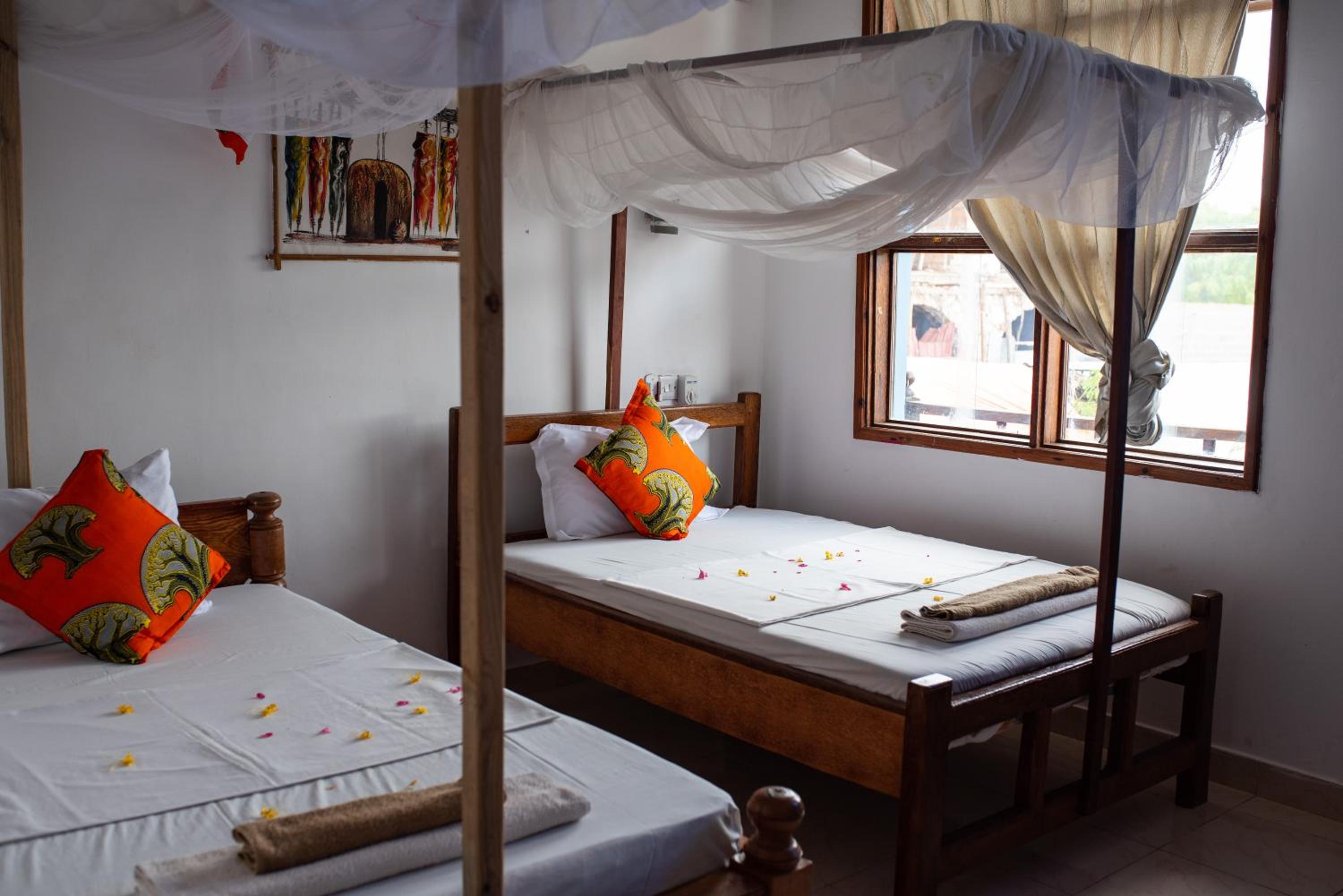 Upstairs, Standard, Twin Beds