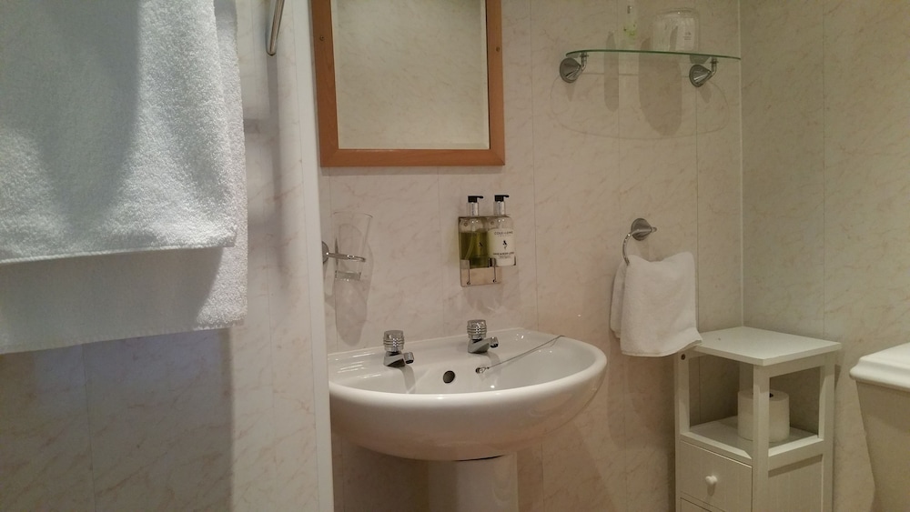 The Collingdale Guest House 50/50