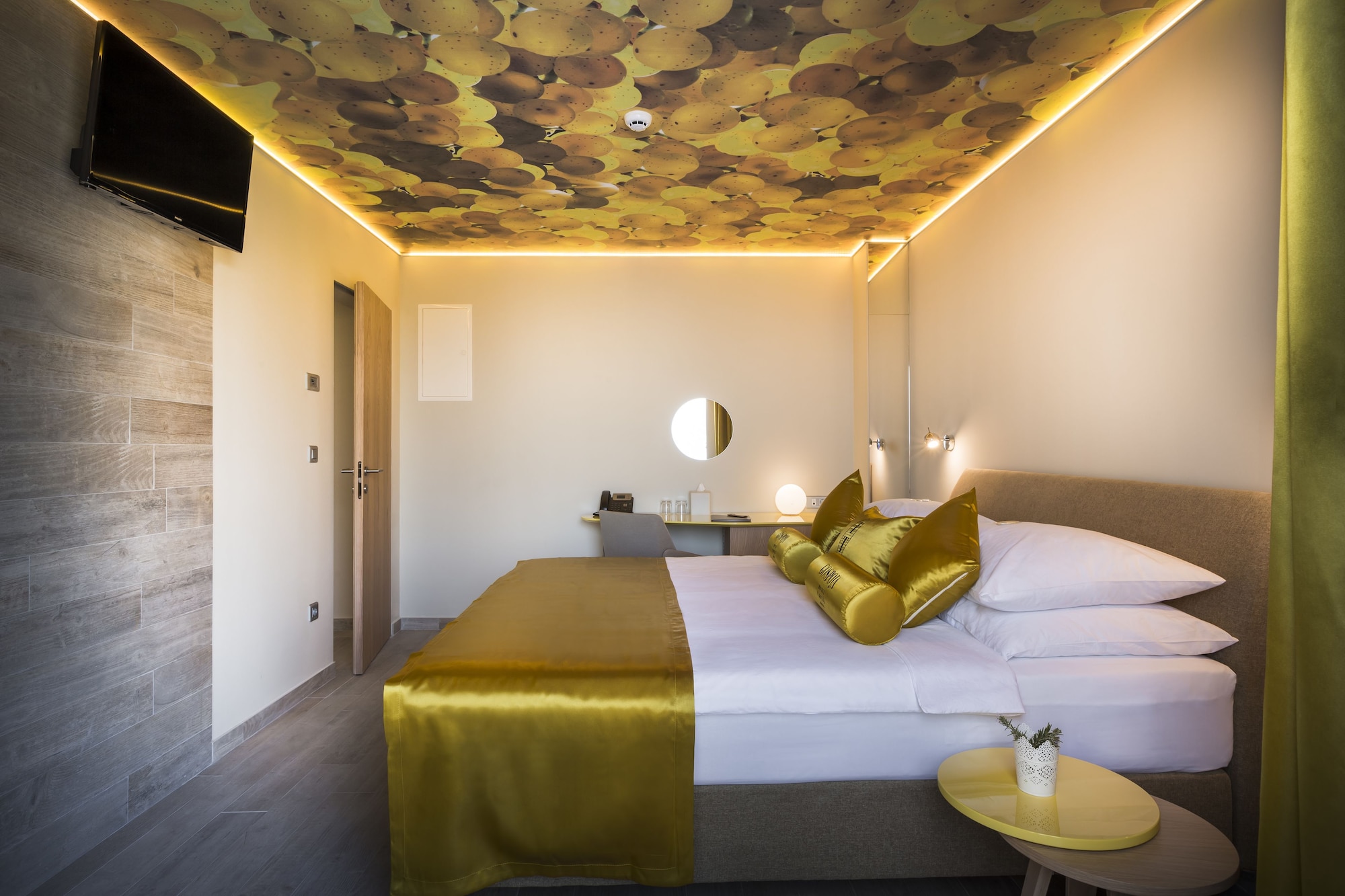 2 Bedrooms, Duplex, Deluxe, 2 King Beds, Jetted Tub