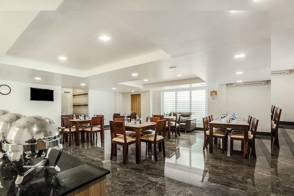 The Avenue Suites 44/49