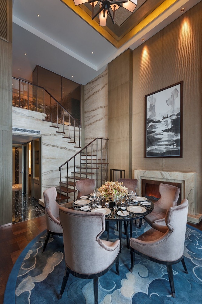Mandarin Oriental Shanghai 66/78