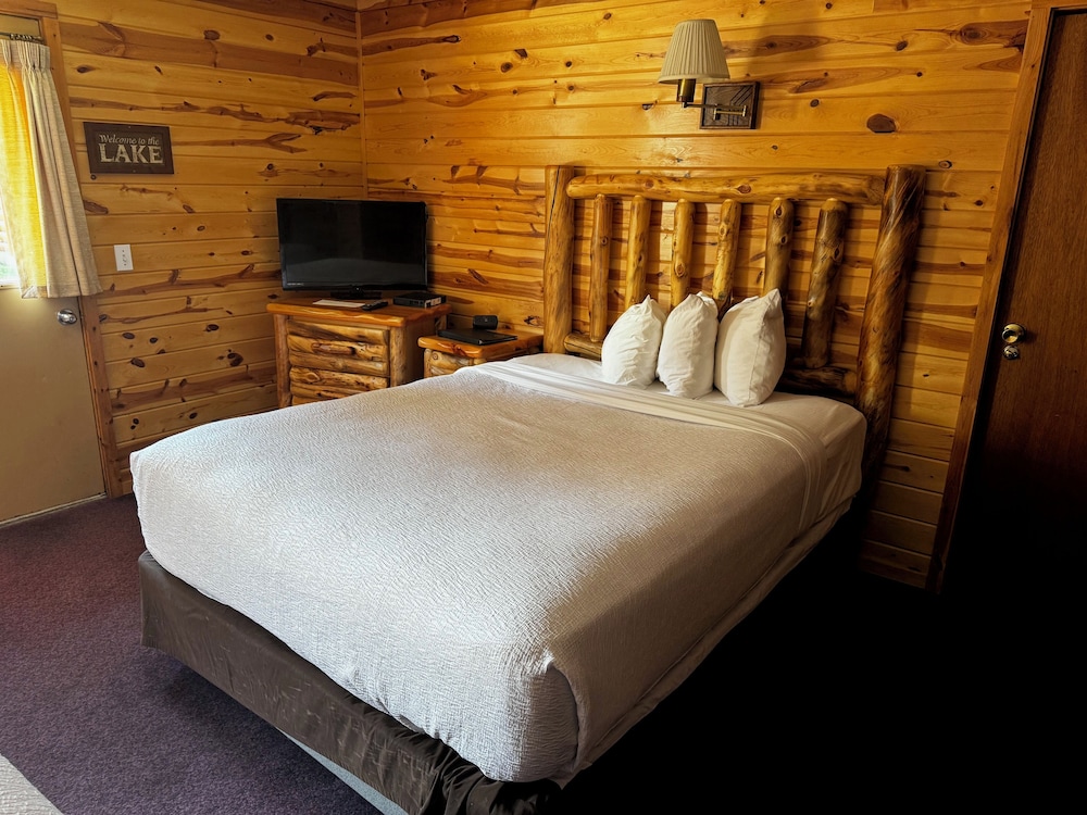 Cabins of Mackinaw 17/53