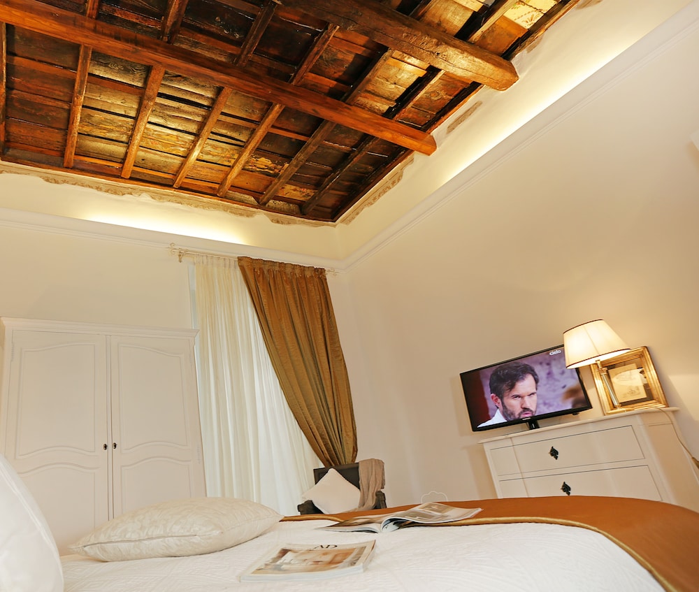 Madonna de Monti Suites 5/50