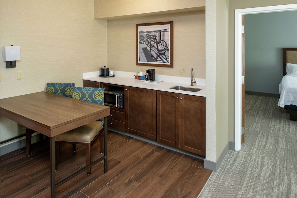Hampton Inn & Suites Binghamton/Vestal 37/37