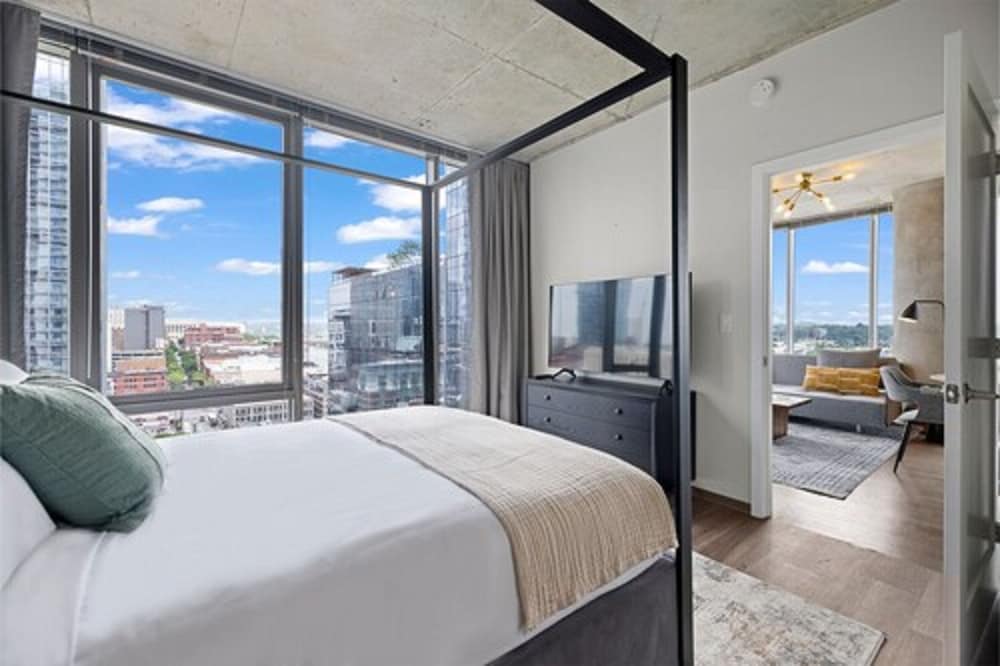 Suite, 2 Queen Beds, 2 Bathrooms، Placemakr Premier SoBro 2/10