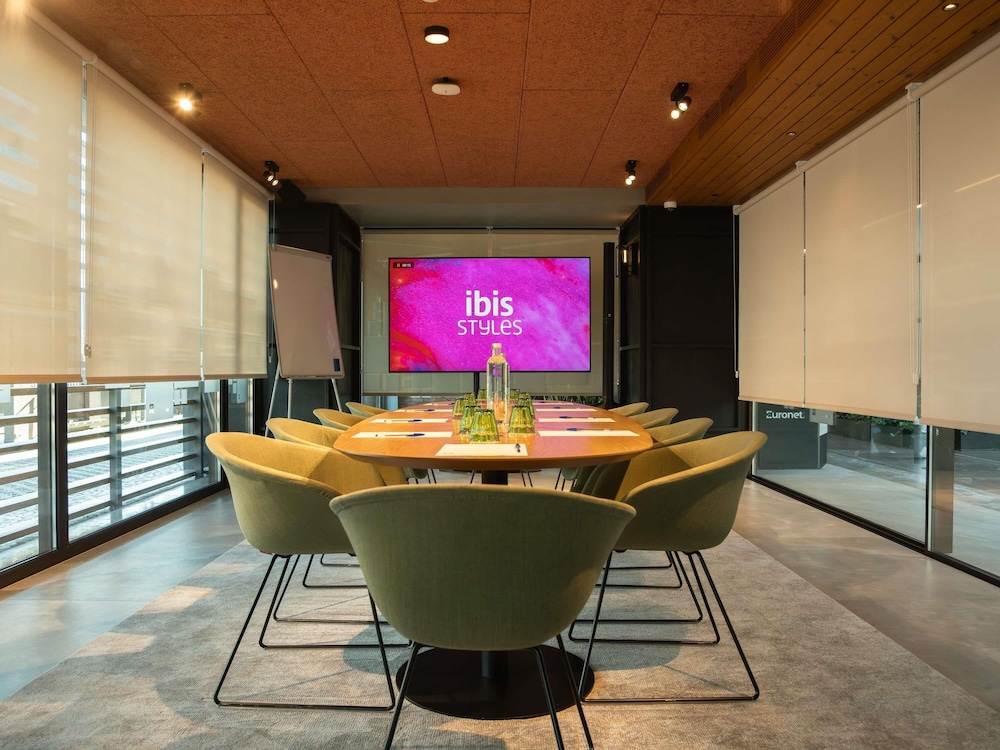 Ibis Styles Lisboa Aeroporto 49/61