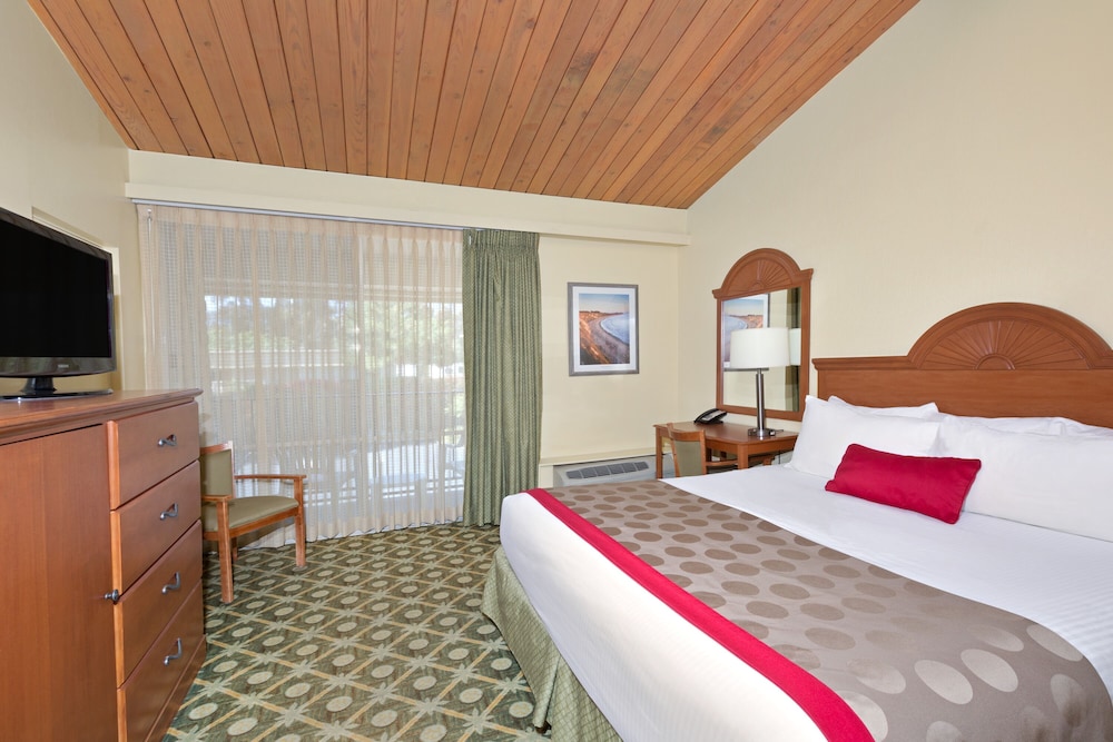 Ramada By Wyndham Santa Barbara 15/42