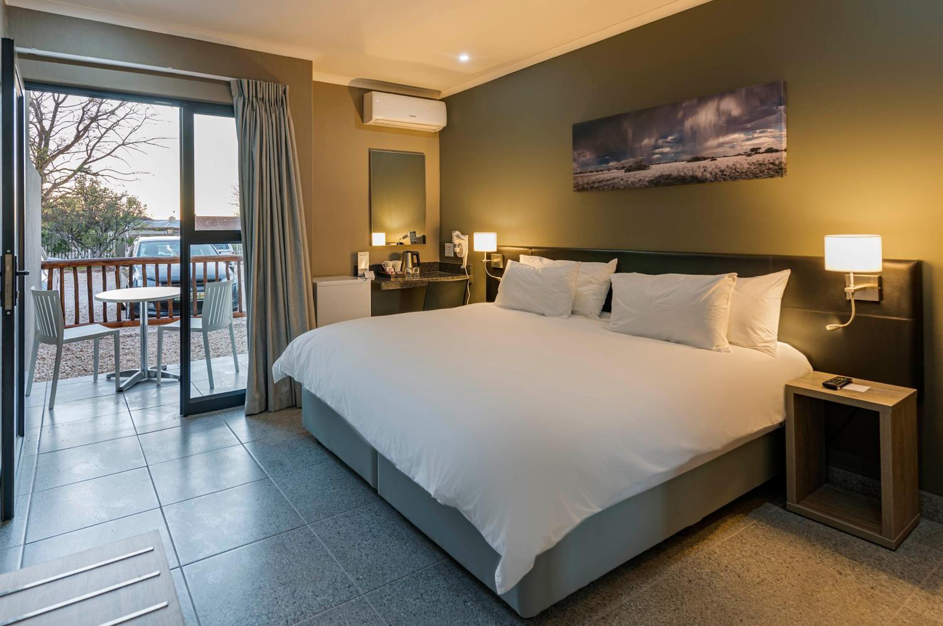 Premium, King Bed, Upington Inn 2/8