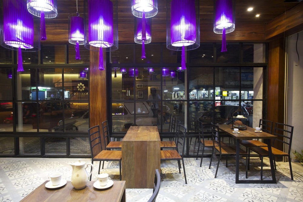 Nakorn De Sukhothai Hip Hotel 37/47