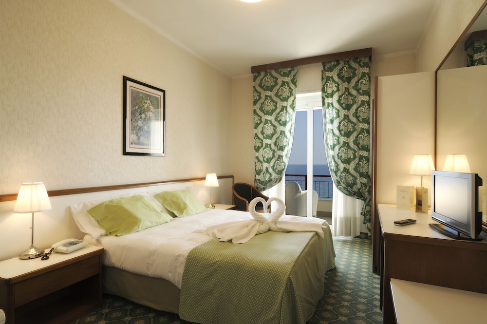 Room, Double Bed, Sea View, Europa & Concordia 4/8