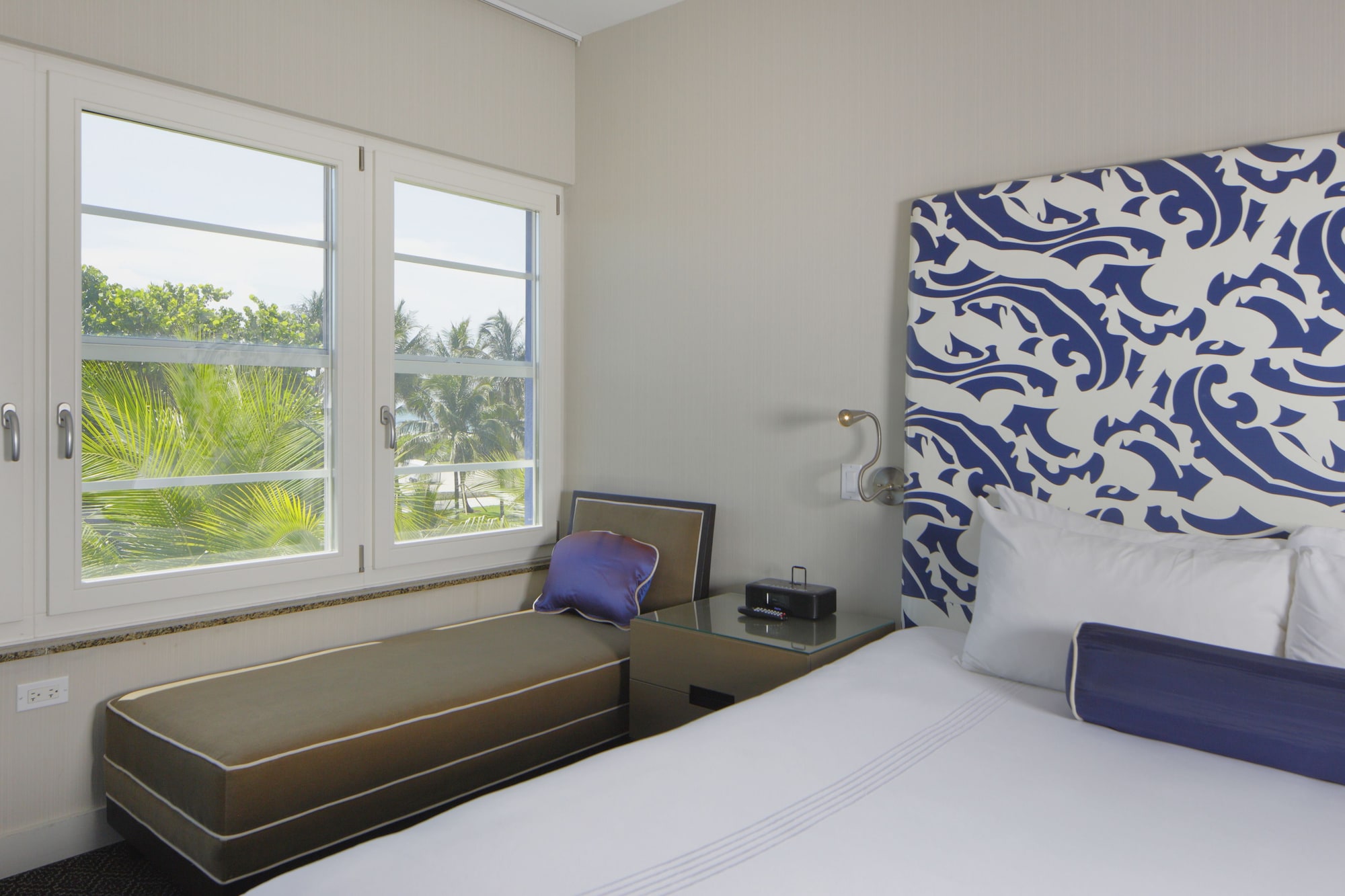 غرفة سوبيريور بسرير كوين بإطلالة جزئية على البحر، Hotel Breakwater South Beach 4/6