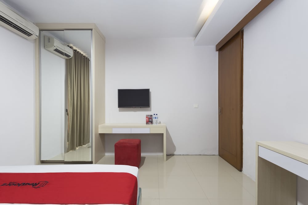 Reddoorz Plus Near Cilandak Town Square 2 7/20