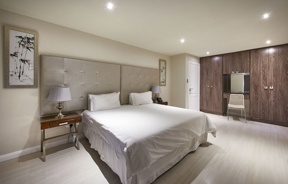 Dynasty Forest Sandown Accommodation 12/69