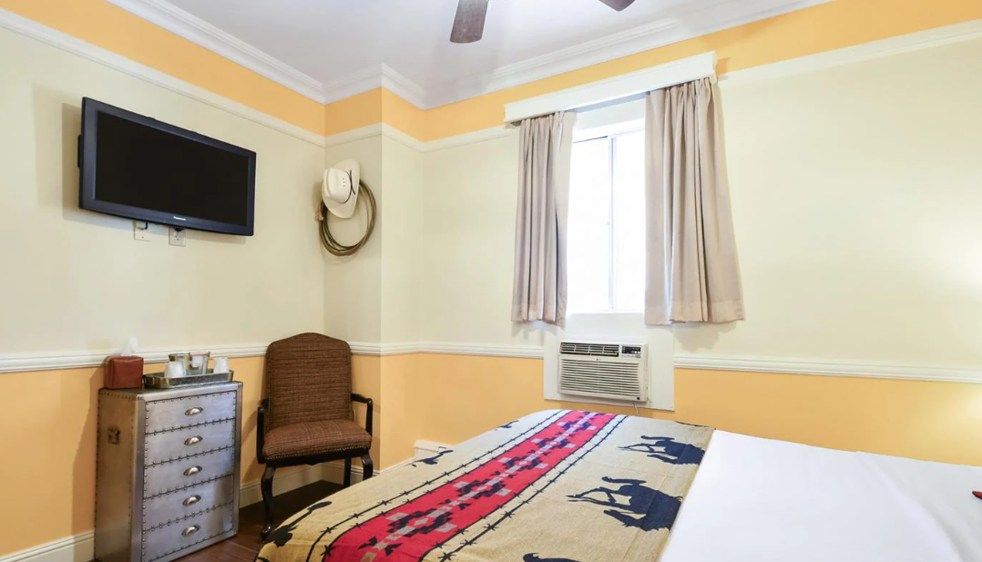 Space, Queen Bed