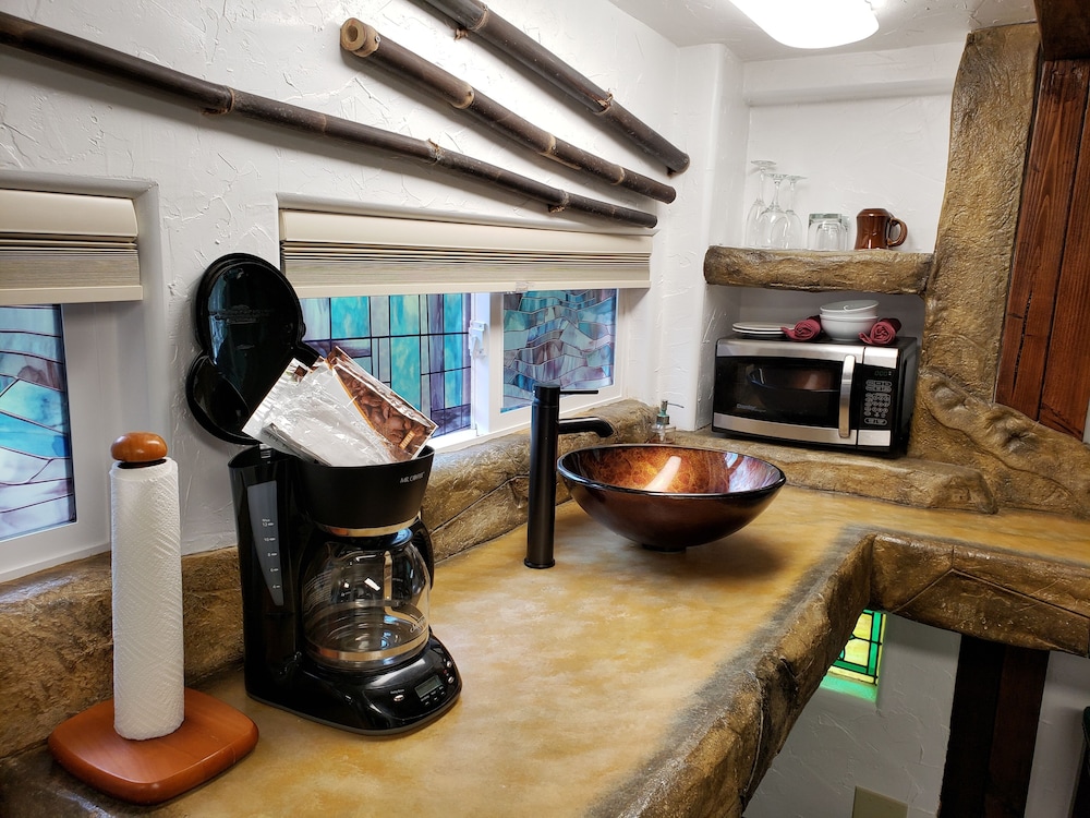 KILAUEA HOSPITALITY GROUP 44/69