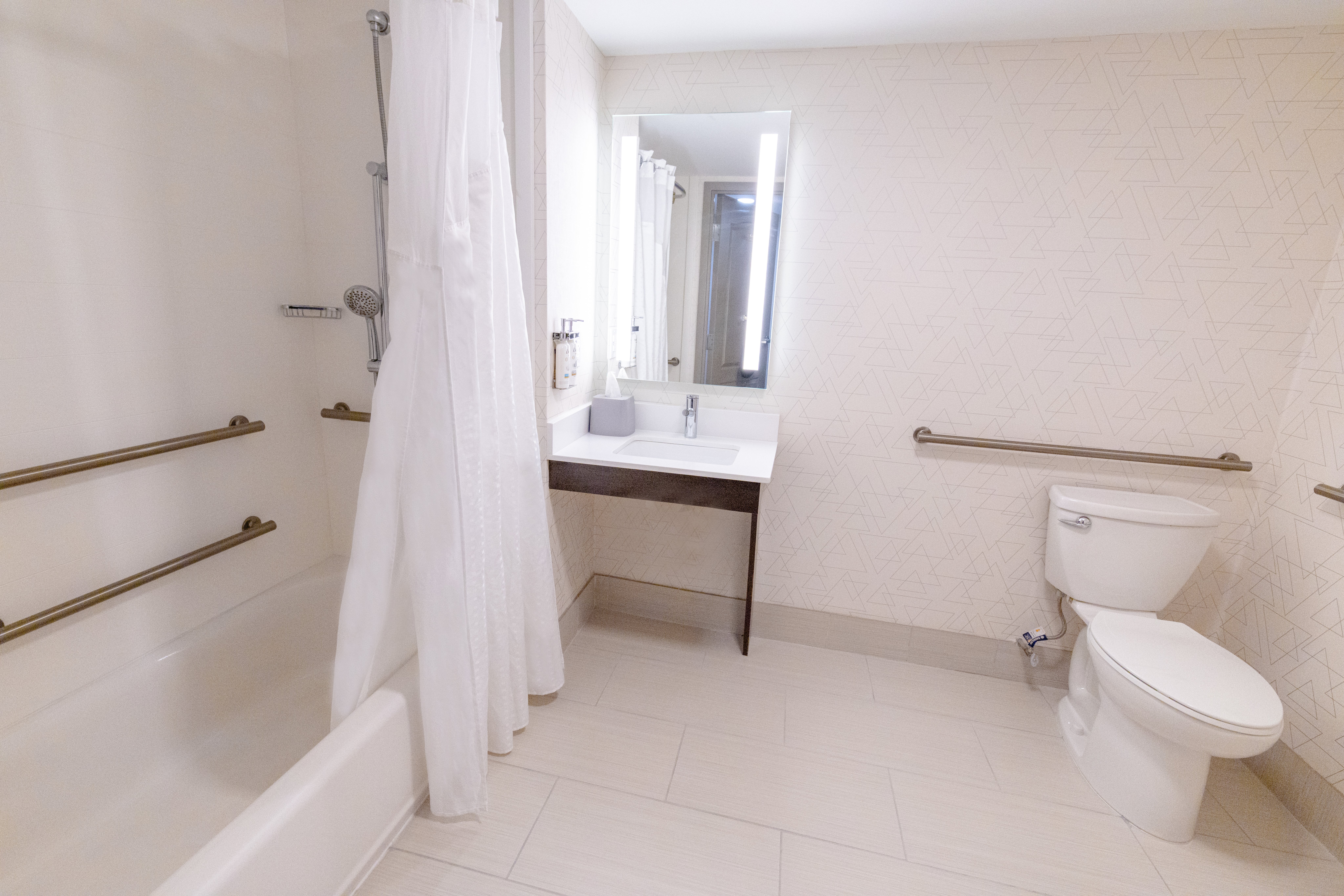 Holiday Inn Express Neptune 79/80
