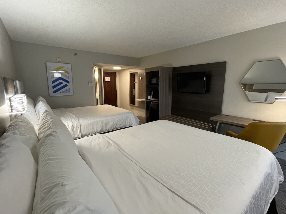 Holiday Inn Express Burlington 20/79