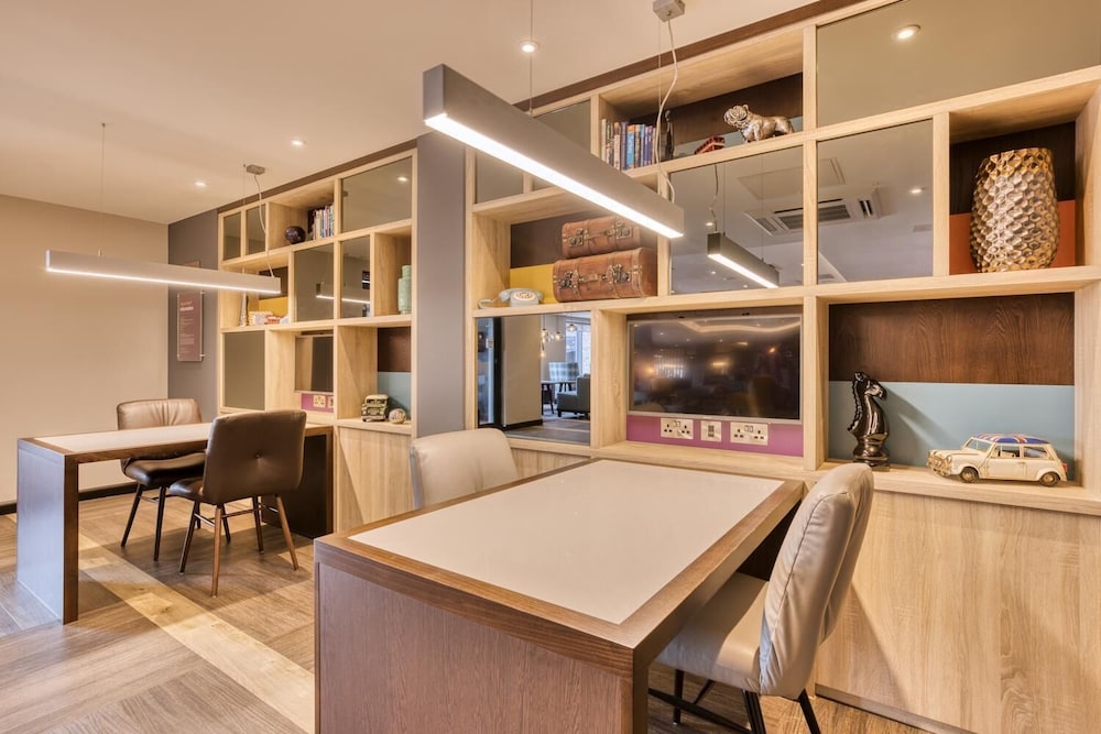 Premier Inn Bristol Cribbs Causeway 43/58