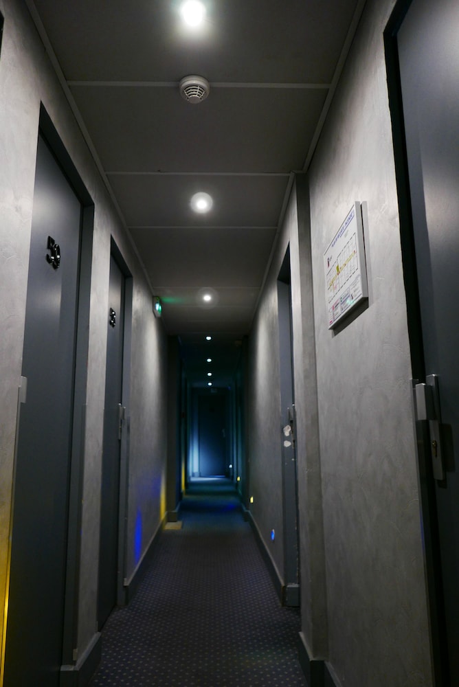 Hotel de Normandie 8/45