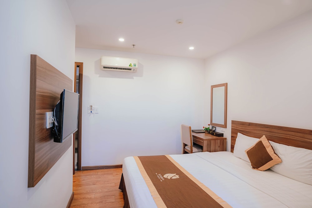 Rosarian Hotel 10/40