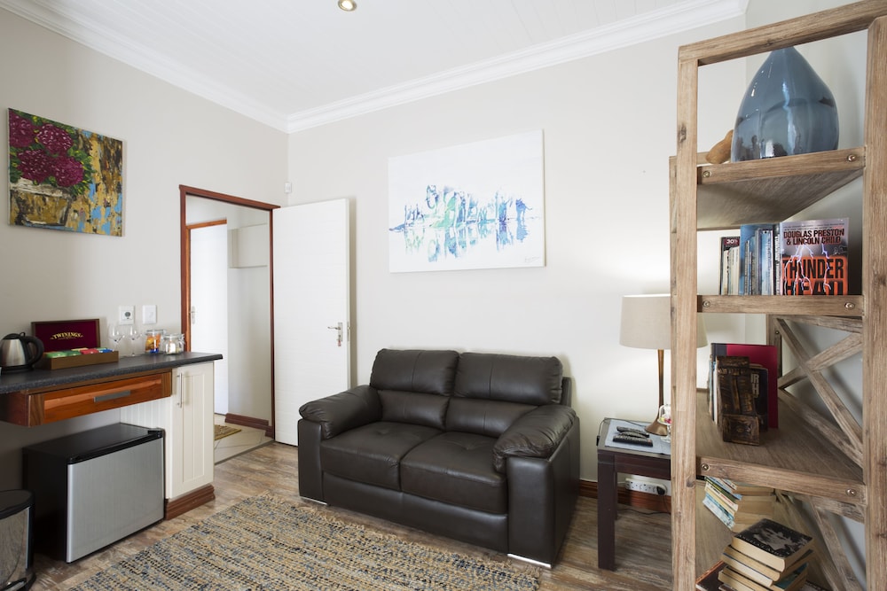 The Browns' Luxury Guest Suites 26/38