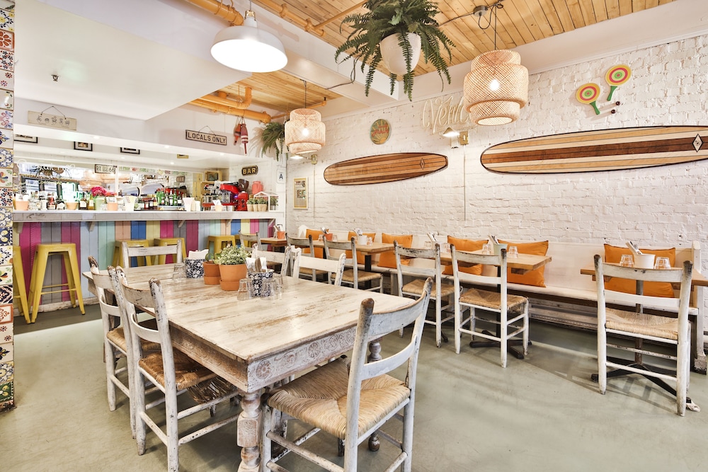 restaurant cafeteria