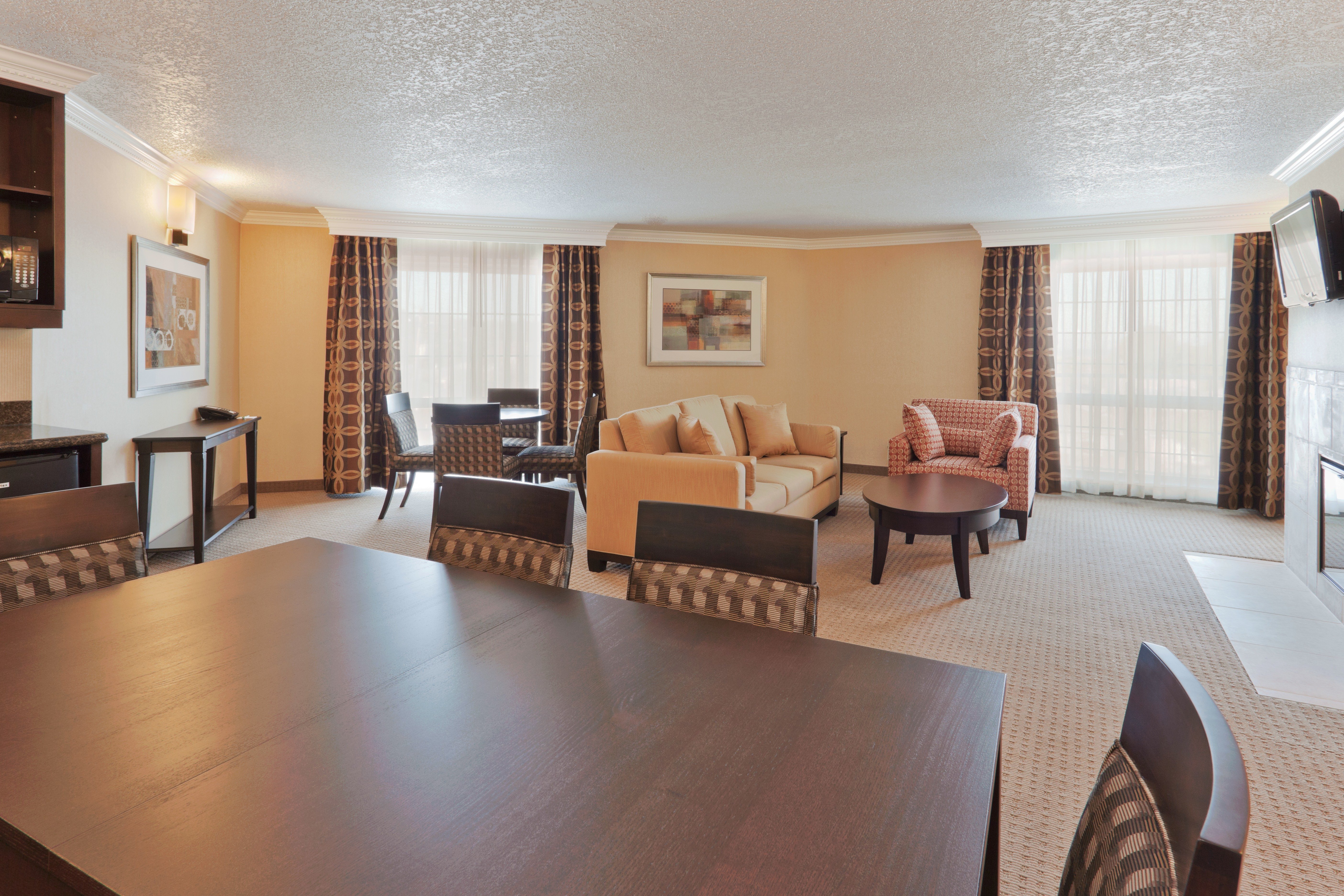 Holiday Inn San Mateo 33/65