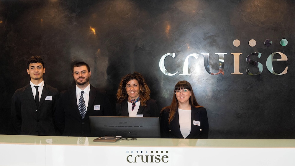 Hotel Cruise 9/73