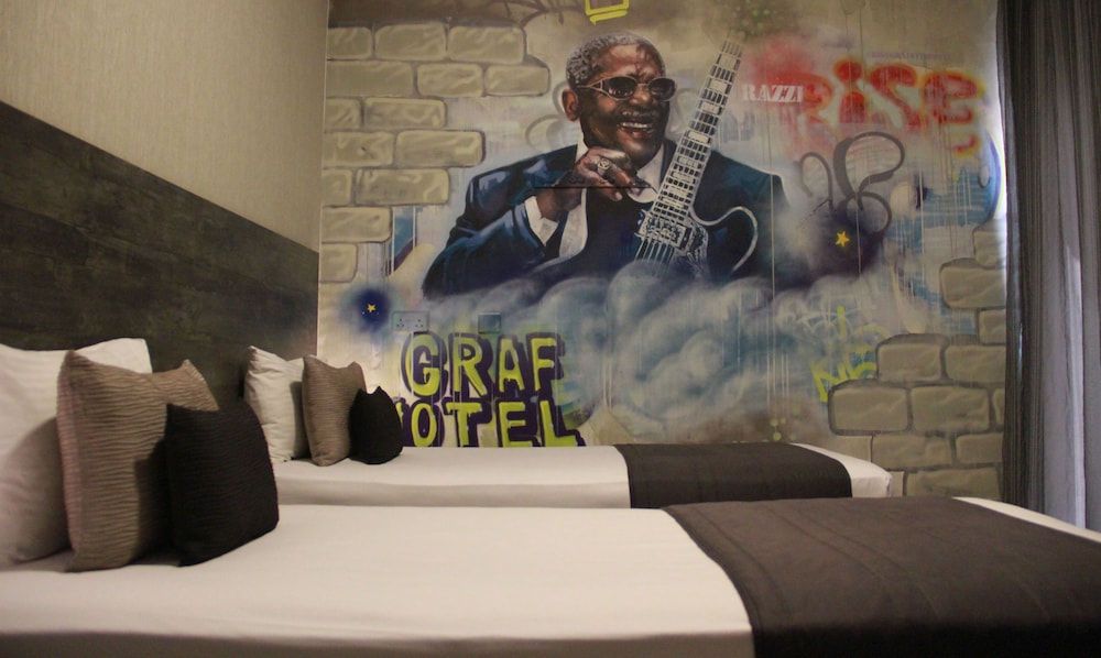 Rise Street Art Hotel 9/63