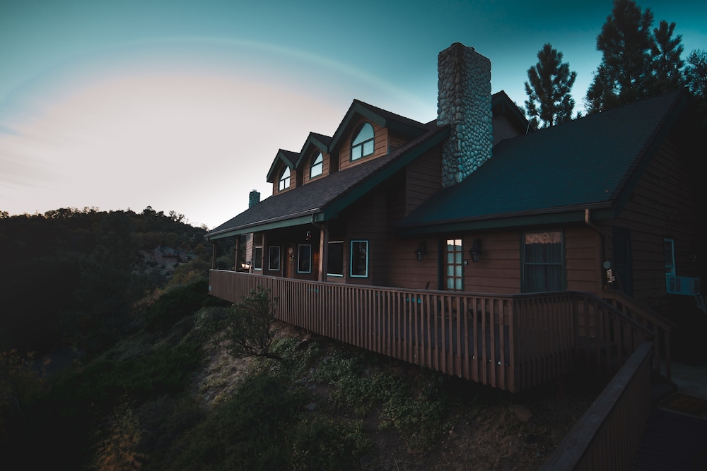 Tucker Peak Lodge 2/64