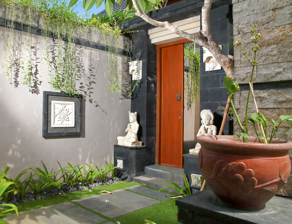 The Banyumas Suite Villa Legian 7/39