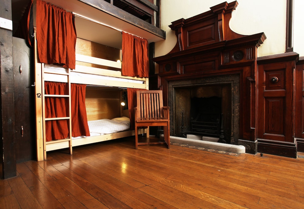 Palmers Lodge Swiss Cottage 39/72
