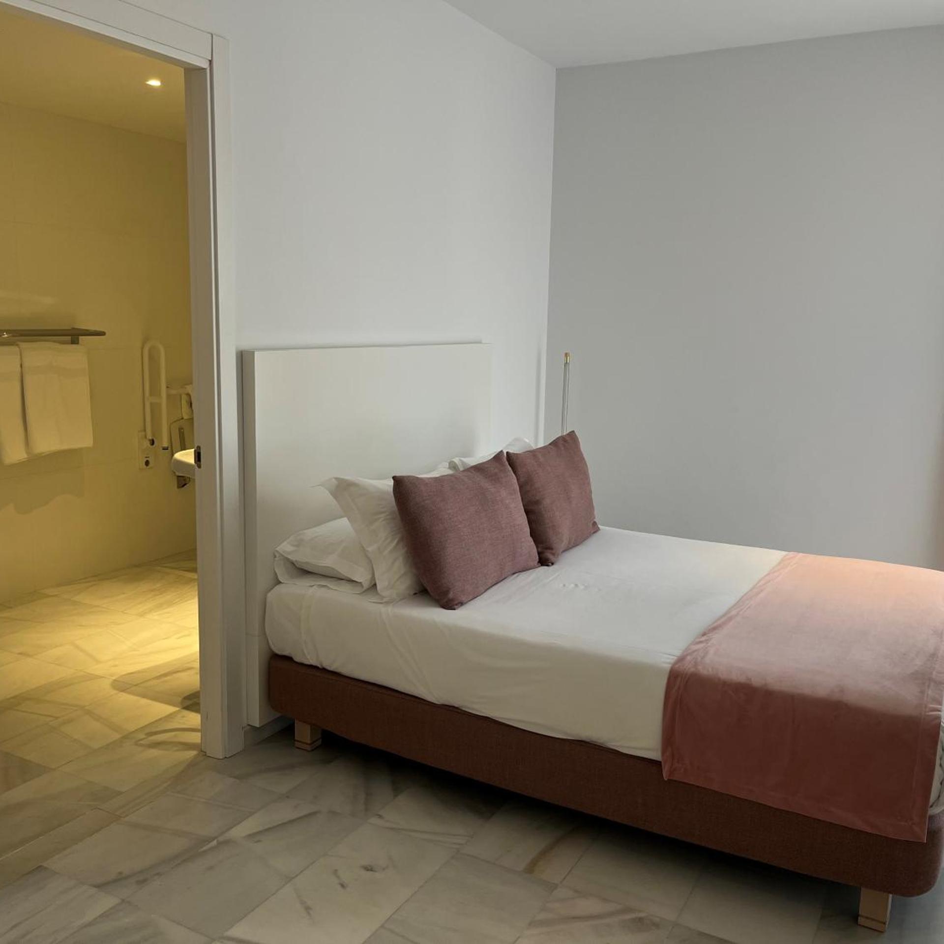 Room, Double Bed, Accessible