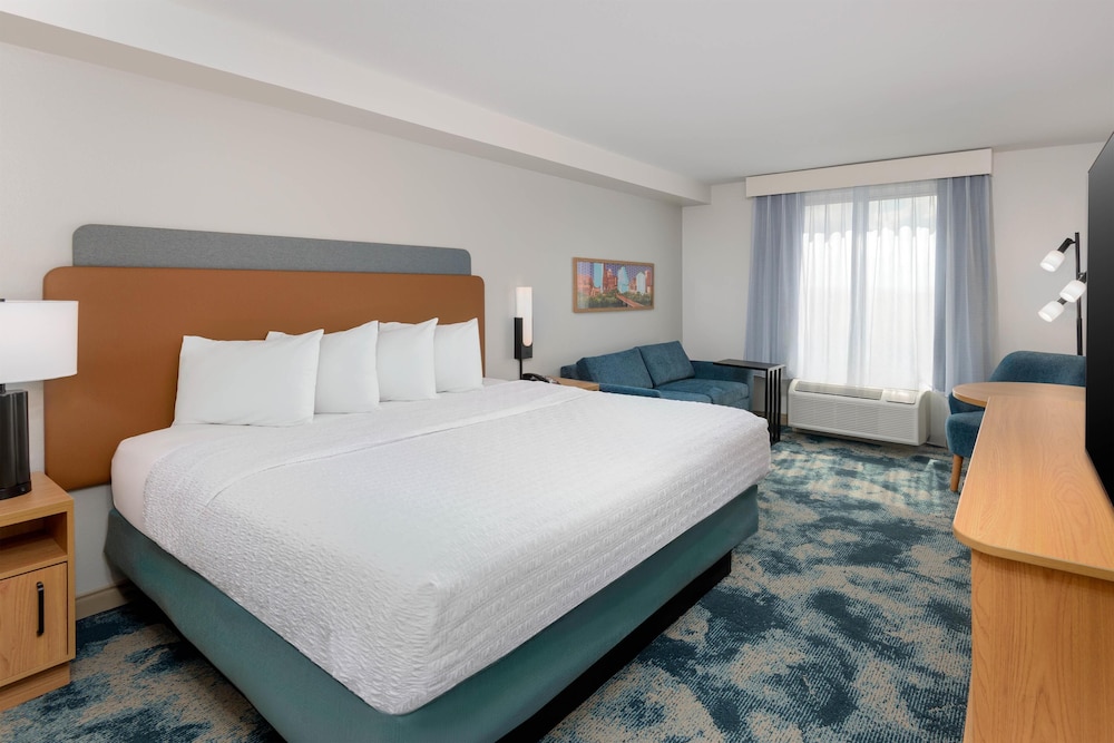 ROOM, KING BED
