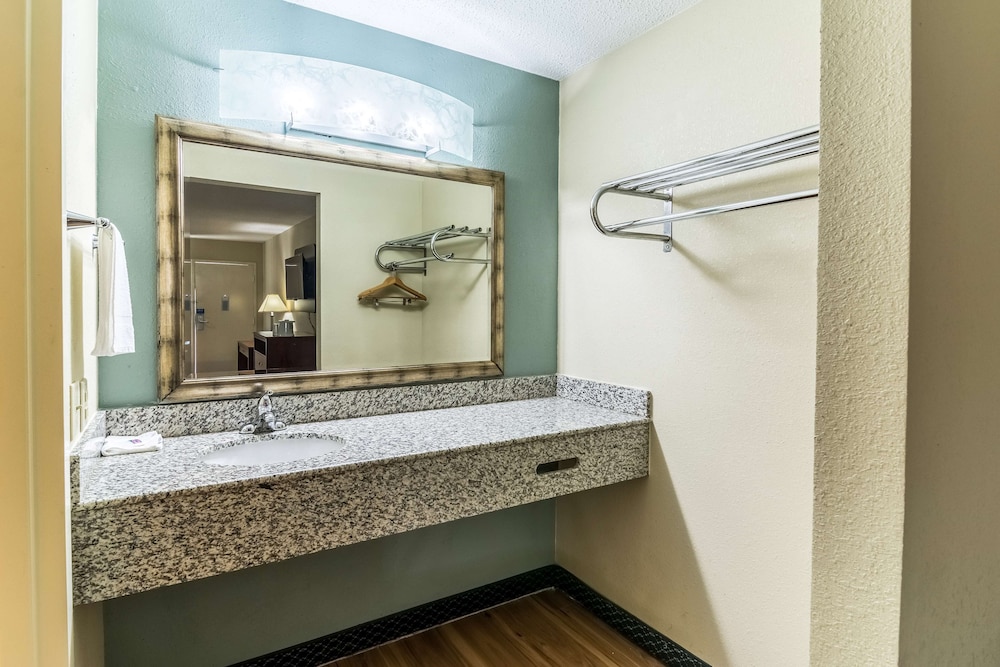 Motel6 Kenly, NC 39/41