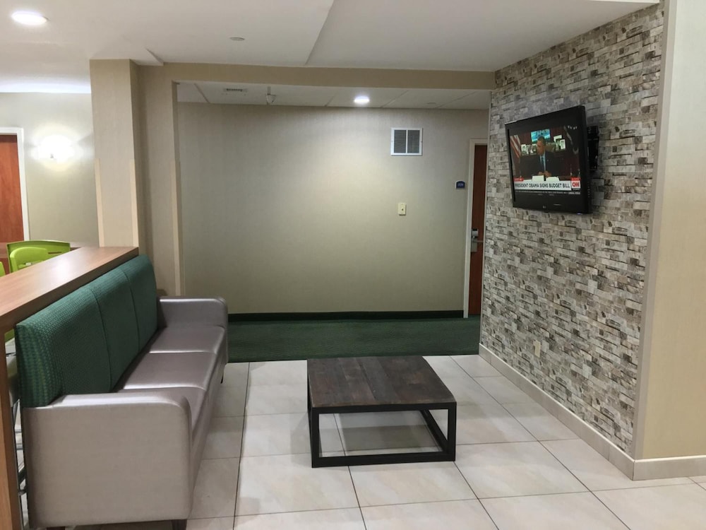 Corona Hotel 4/34