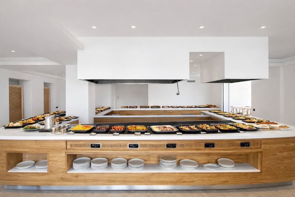 Helios Beach Hotel & Bungalows 8/48