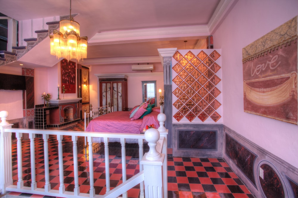 Rivera del Rio Boutique Hotel 66/81