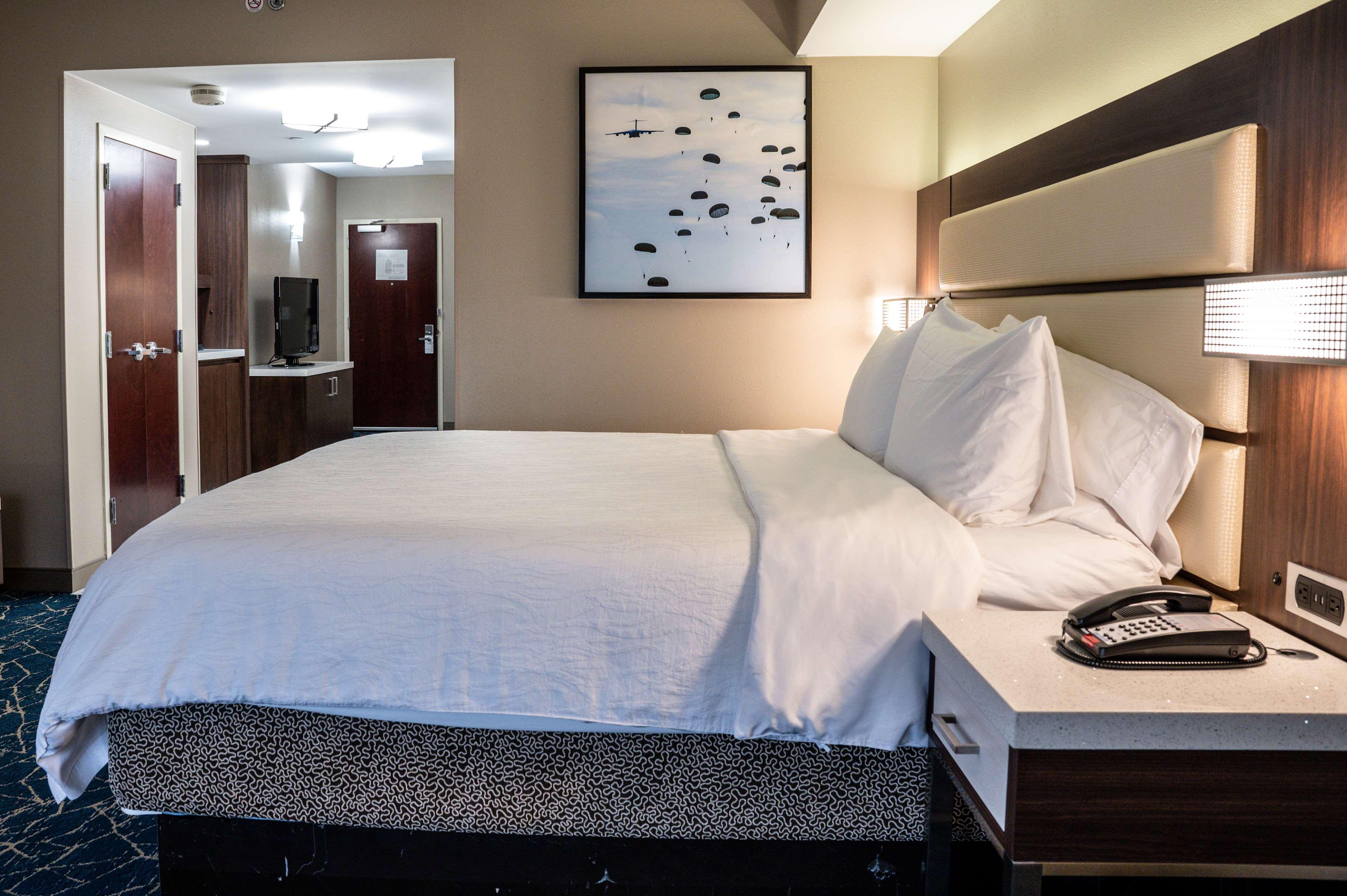 1 BEDROOM, SUITE, KING BED, SOFA