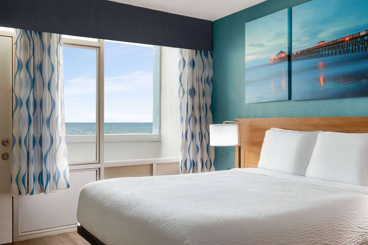 Days Inn by Wyndham Myrtle Beach-Beach Front 9/36