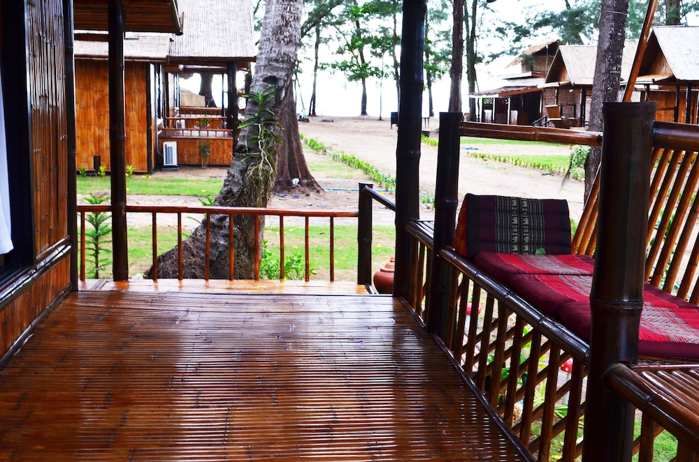 Eco Lanta Hideaway Beach Resort 4/44