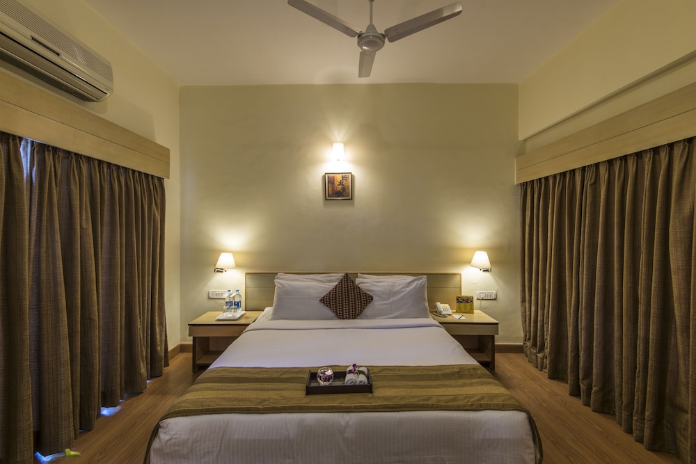 EXECUTIVE, DOUBLE OR TWIN BED