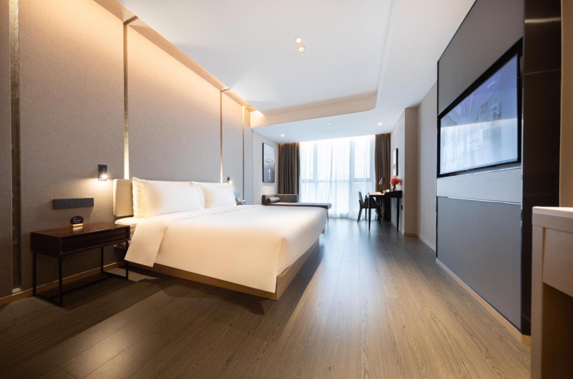 Elegant, King Bed