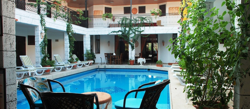 HAN DALYAN HOTEL 72/74