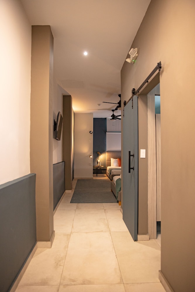 La Buena Vida Inn 37/50