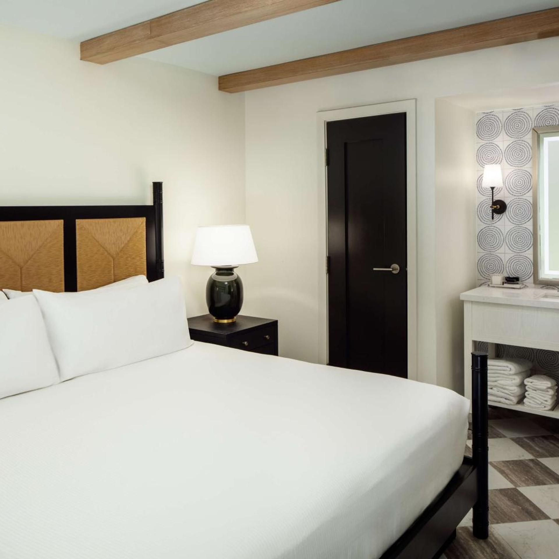 2 Bedrooms, Loft, King Bed, Ocean Front