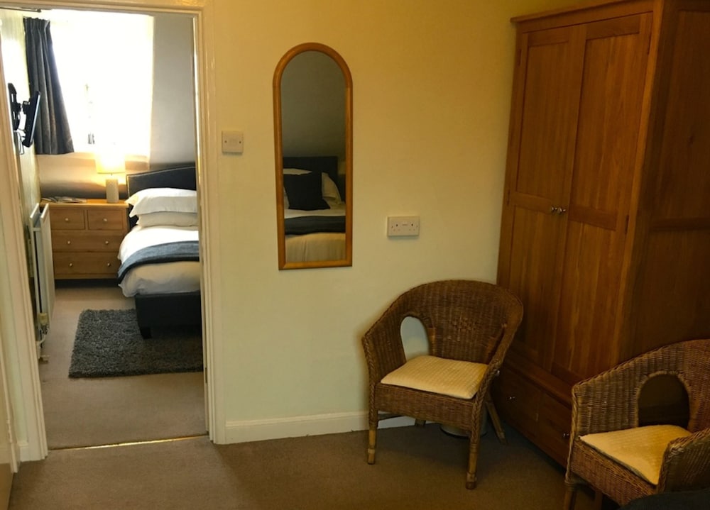 Westwood Guest House 40/50