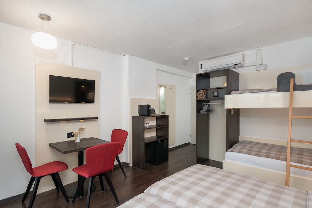 Hotel Derby 21/50