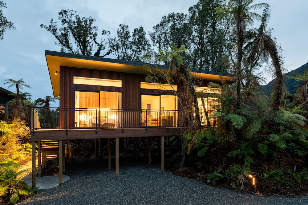 Rainforest Retreat 8/81