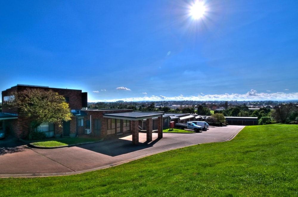 WARRAGUL VIEWS MOTOR INN 57/65
